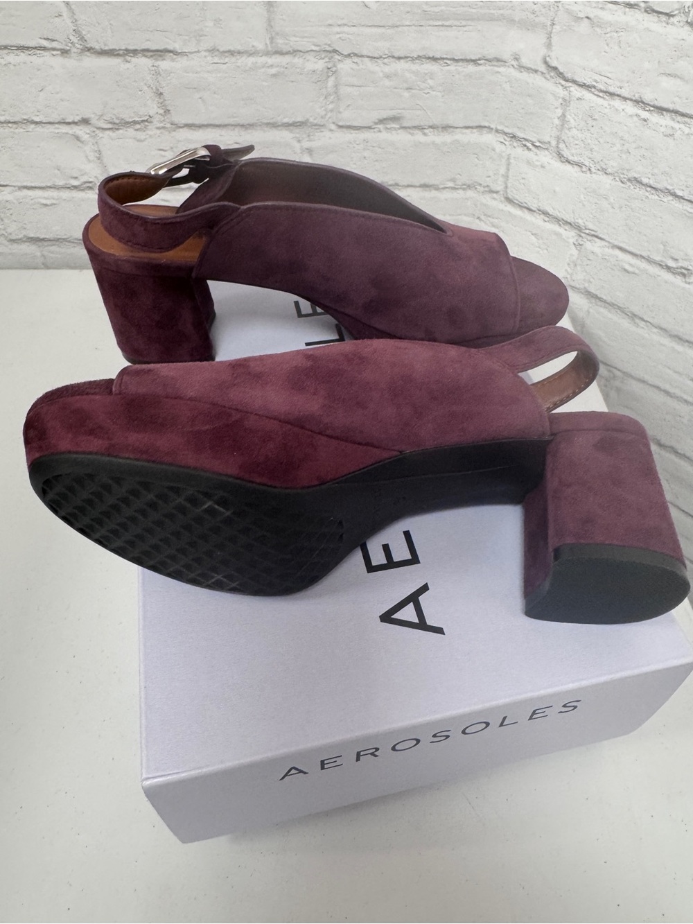 Aerosoles Cornelia Suede heels, NIB, size 6, burgundy - Picture 4 of 5